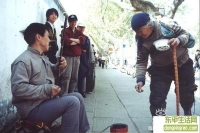 看完它,！反映當(dāng)代社會(huì)的100張照《二》
